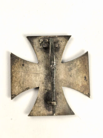 Eisernes Kreuz 1. Klasse 1939 . Hersteller "65" auf der Nadel für Klein & Quenzer. Ungetragenes Stück, leicht angelaufen