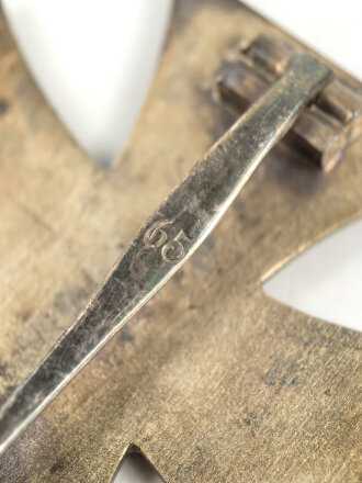 Eisernes Kreuz 1. Klasse 1939 . Hersteller "65" auf der Nadel für Klein & Quenzer. Ungetragenes Stück, leicht angelaufen