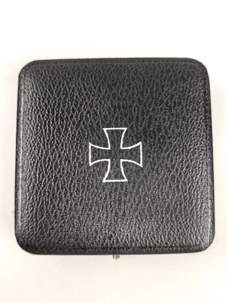 Eisernes Kreuz 1. Klasse 1939 im Etui. Hersteller Paul Meybauer Berlin. das Kreuz mit voller schwärzung in gutem Zustand