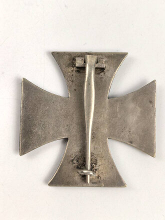 Eisernes Kreuz 1. Klasse 1939 im Etui. Hersteller Paul Meybauer Berlin. das Kreuz mit voller schwärzung in gutem Zustand