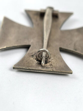 Eisernes Kreuz 1. Klasse 1939 im Etui. Hersteller Paul Meybauer Berlin. das Kreuz mit voller schwärzung in gutem Zustand