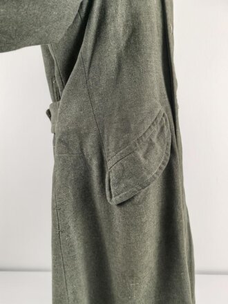 Heer, Mantel für Mannschaften, Kammerstück eines Herstellers aus Warschau. Die Ärmelaufschläge entfernt, auf dem Rücken die Buchstaben PG ( französischer Kriegsgefangener ) noch erkennbar . Stark getragenes Stück