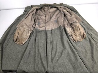 Heer, Mantel für Mannschaften, Kammerstück eines Herstellers aus Warschau. Die Ärmelaufschläge entfernt, auf dem Rücken die Buchstaben PG ( französischer Kriegsgefangener ) noch erkennbar . Stark getragenes Stück