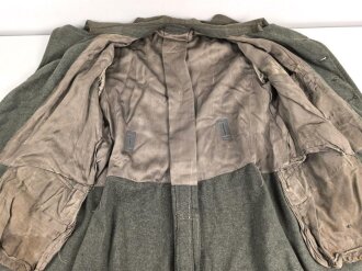 Heer, Mantel für Mannschaften, Kammerstück eines Herstellers aus Warschau. Die Ärmelaufschläge entfernt, auf dem Rücken die Buchstaben PG ( französischer Kriegsgefangener ) noch erkennbar . Stark getragenes Stück