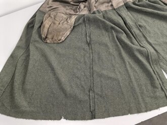 Heer, Mantel für Mannschaften, Kammerstück eines Herstellers aus Warschau. Die Ärmelaufschläge entfernt, auf dem Rücken die Buchstaben PG ( französischer Kriegsgefangener ) noch erkennbar . Stark getragenes Stück