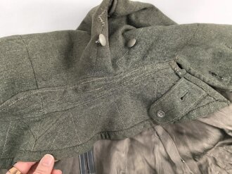 Heer, Mantel für Mannschaften, Kammerstück eines Herstellers aus Warschau. Die Ärmelaufschläge entfernt, auf dem Rücken die Buchstaben PG ( französischer Kriegsgefangener ) noch erkennbar . Stark getragenes Stück