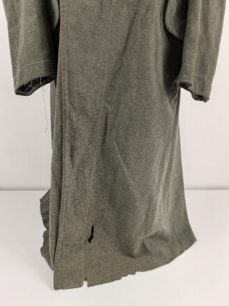 Heer, Mantel für Mannschaften, Kammerstück eines Herstellers aus Warschau. Die Ärmelaufschläge entfernt, auf dem Rücken die Buchstaben PG ( französischer Kriegsgefangener ) noch erkennbar . Stark getragenes Stück