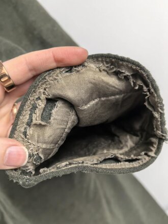 Heer, Mantel für Mannschaften, Kammerstück eines Herstellers aus Warschau. Die Ärmelaufschläge entfernt, auf dem Rücken die Buchstaben PG ( französischer Kriegsgefangener ) noch erkennbar . Stark getragenes Stück