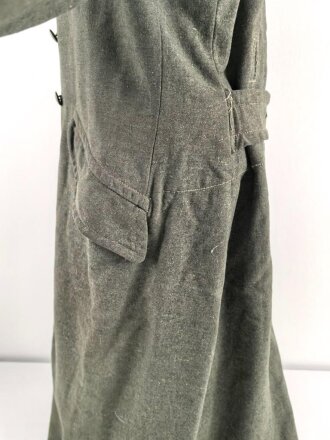 Heer, Mantel für Mannschaften, Kammerstück eines Herstellers aus Warschau. Die Ärmelaufschläge entfernt, auf dem Rücken die Buchstaben PG ( französischer Kriegsgefangener ) noch erkennbar . Stark getragenes Stück