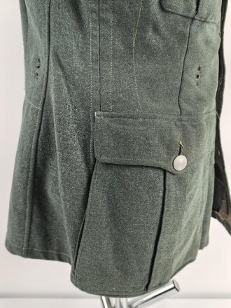 Heer, Feldbluse für Mannschaften Modell 1936. Stark getragenes Kammerstück, die Effekten neuzeitlich ergänzt
