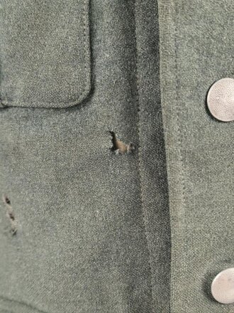Heer, Feldbluse für Mannschaften Modell 1936. Stark getragenes Kammerstück, die Effekten neuzeitlich ergänzt