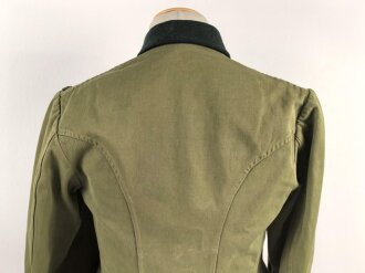 Waffen SS, Feldbluse für einen Offizier. Getragenes Eigentumstück in gutem Gesamtzustand, Sitz des Armadlers und Ärmelbandes deutlich sichtbar.