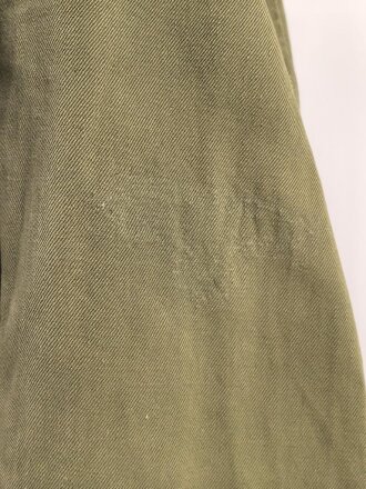 Waffen SS, Feldbluse für einen Offizier. Getragenes Eigentumstück in gutem Gesamtzustand, Sitz des Armadlers und Ärmelbandes deutlich sichtbar.