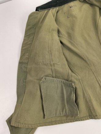 Waffen SS, Feldbluse für einen Offizier. Getragenes Eigentumstück in gutem Gesamtzustand, Sitz des Armadlers und Ärmelbandes deutlich sichtbar.