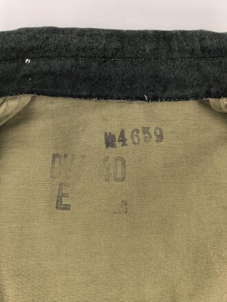 Waffen SS, Feldbluse für einen Offizier. Getragenes Eigentumstück in gutem Gesamtzustand, Sitz des Armadlers und Ärmelbandes deutlich sichtbar.