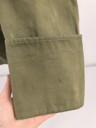 Waffen SS, Feldbluse für einen Offizier. Getragenes Eigentumstück in gutem Gesamtzustand, Sitz des Armadlers und Ärmelbandes deutlich sichtbar.