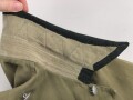 Waffen SS, Feldbluse für einen Offizier. Getragenes Eigentumstück in gutem Gesamtzustand, Sitz des Armadlers und Ärmelbandes deutlich sichtbar.