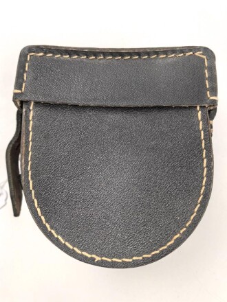 Tasche aus Ersatzmaterial für eine Stationsuhr / Funkraumuhr der Wehrmacht. Neuwertiger Zustand, datiert 1942