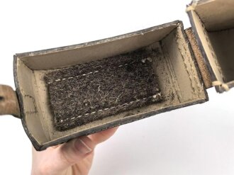 Tasche aus Ersatzmaterial für eine Stationsuhr / Funkraumuhr der Wehrmacht. Neuwertiger Zustand, datiert 1942