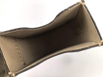 Tasche aus Ersatzmaterial für eine Stationsuhr / Funkraumuhr der Wehrmacht. Neuwertiger Zustand, datiert 1942
