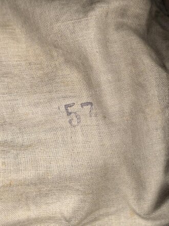 Heer, Feldmütze Modell 1943 für Offiziere. Französische Fertigung, das Trapez original vernäht mit kleinem Mottenschaden. Kopfgrösse 57, ungetragenes Stück