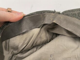 Heer, Feldmütze Modell 1943 für Offiziere. Französische Fertigung, das Trapez original vernäht mit kleinem Mottenschaden. Kopfgrösse 57, ungetragenes Stück