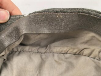 Heer, Feldmütze Modell 1943 für Offiziere. Französische Fertigung, das Trapez original vernäht mit kleinem Mottenschaden. Kopfgrösse 57, ungetragenes Stück