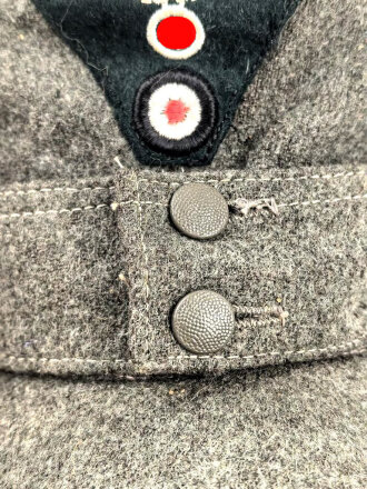 Heer, Feldmütze Modell 1943 für Offiziere. Französische Fertigung, das Trapez original vernäht mit kleinem Mottenschaden. Kopfgrösse 57, ungetragenes Stück