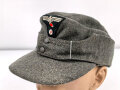 Heer, Feldmütze Modell 1943 für Offiziere. Französische Fertigung, das Trapez original vernäht mit kleinem Mottenschaden. Kopfgrösse 57, ungetragenes Stück
