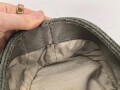 Heer, Feldmütze Modell 1943 für Offiziere. Französische Fertigung, das Trapez original vernäht mit kleinem Mottenschaden. Kopfgrösse 57, ungetragenes Stück