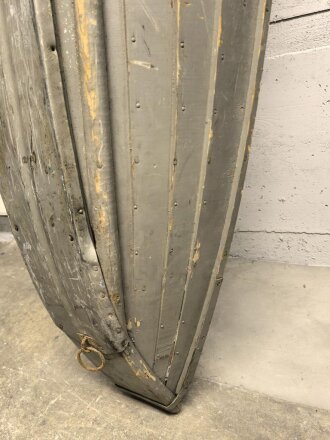 "Ackja" Schlitten Wehrmacht, so unter anderem von der Gebirgstruppe benutzt. Länge etwa 250cm, Guter Zustand, selten. KEIN VERSAND