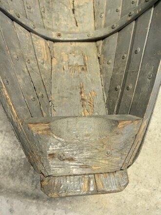 "Ackja" Schlitten Wehrmacht, so unter anderem von der Gebirgstruppe benutzt. Länge etwa 250cm, Guter Zustand, selten. KEIN VERSAND