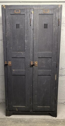 Luftwaffe Spind datiert 1940. Originallack, guter...