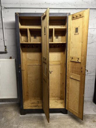 Luftwaffe Spind datiert 1940. Originallack, guter Zustand. Kein Versand