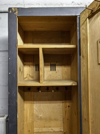 Luftwaffe Spind datiert 1940. Originallack, guter Zustand. Kein Versand