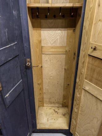 Luftwaffe Spind datiert 1940. Originallack, guter Zustand. Kein Versand