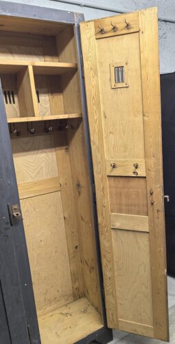 Luftwaffe Spind datiert 1940. Originallack, guter Zustand. Kein Versand