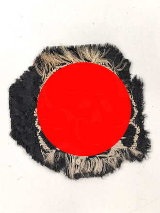 Waffen SS, BEVO Totenkopf für ein Schiffchen. Bereits aus- und eingeschnitten und gefaltet, von einem der Vorbesitzer aufgefaltet und geglättet.