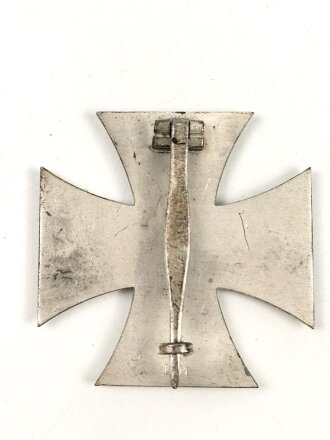Eisernes Kreuz 1. Klasse 1939, Hersteller L/11 ohne ! Kasten für Deumer Lüdenscheid. Ungetragenes, magnetisches Stück mit vollständiger Schwärzung.