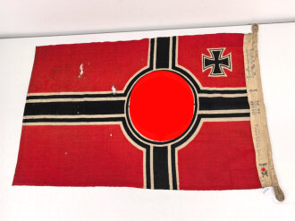 Kriegsmarine, Reichskriegsflagge 50 x 85cm, kleine Ausführung für U-Boote. Altersspuren