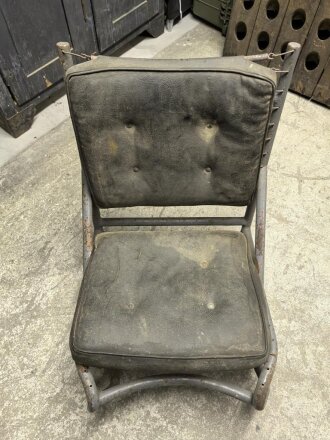 Sitz für ein Fahrzeug der Wehrmacht. Alte Reparatur...