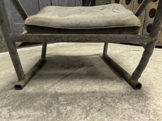 Sitz für ein Fahrzeug der Wehrmacht. Alte Reparatur am Rahmen, Originallack.