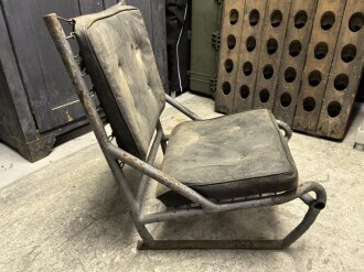 Sitz für ein Fahrzeug der Wehrmacht. Alte Reparatur am Rahmen, Originallack.