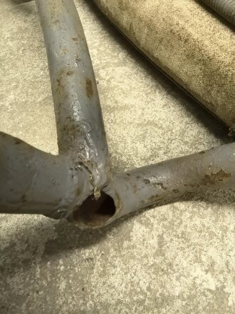 Sitz für ein Fahrzeug der Wehrmacht. Alte Reparatur am Rahmen, Originallack.