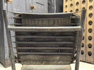 Sitz für ein Fahrzeug der Wehrmacht. Alte Reparatur am Rahmen, Originallack.