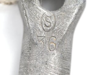 Zelthäring aus Leichtmetall. Wehrmacht, datiert 1936, die Schnur sicherlich neuzeitlich ergänzt