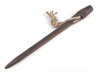 Zelthäring Wehrmacht aus Preßmasse, datiert 1942