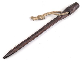 Zelthäring Wehrmacht aus Preßmasse, datiert 1942