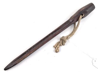 Zelthäring Wehrmacht aus Preßmasse, datiert 1942