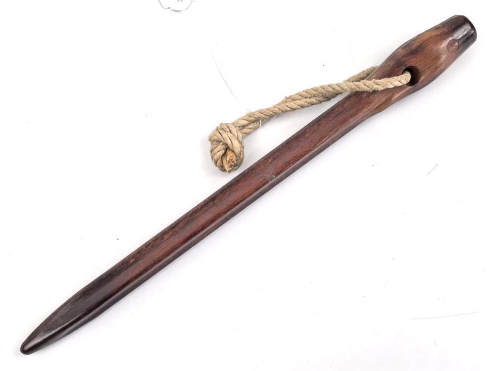 Zelthäring Wehrmacht aus Preßmasse, datiert 1941, 45,00